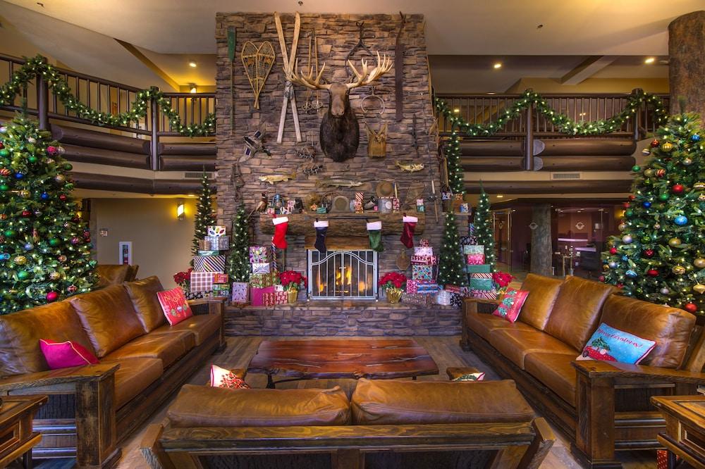 The Grand Hotel At The Grand Canyon Тусан Екстериор снимка The lobby at the Lodge at Whitefish Lake