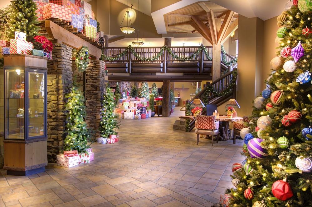 The Grand Hotel At The Grand Canyon Тусан Екстериор снимка The Village at Sunriver