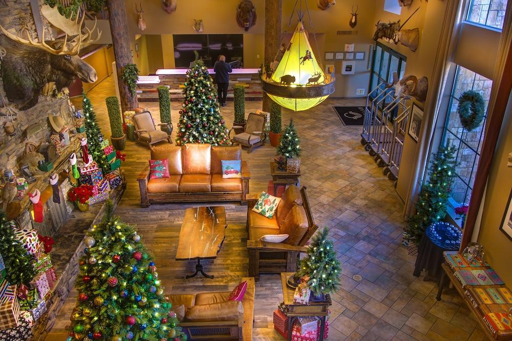 The Grand Hotel At The Grand Canyon Тусан Екстериор снимка The lobby of the Grand Country Hotel and Resorts