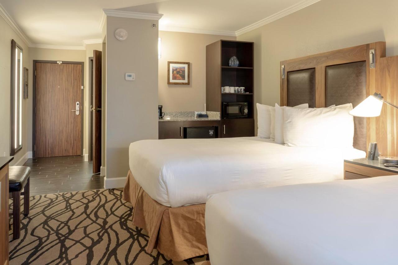 The Grand Hotel At The Grand Canyon Тусан Екстериор снимка A typical guest room at the Hilton San Francisco
