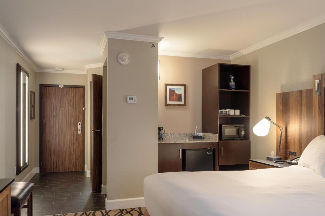 The Grand Hotel At The Grand Canyon Тусан Екстериор снимка A typical room at the Hilton London Paddington