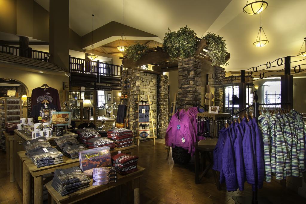 The Grand Hotel At The Grand Canyon Тусан Екстериор снимка The interior of the gift shop at the Grand Canyon Visitor Center